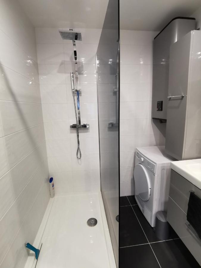 Superbe Appartement Neuf Tout Equipe, Non Fumeur Avec Place De Parking Privee Orléans Exterior foto
